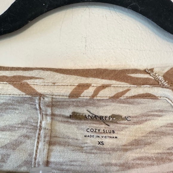 Womens Banana Republic Cozy Slub warm zebra top xs nwot - Picture 2 of 3